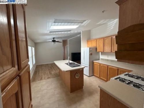 176 Harbor Dr, Daly City CA  94014-2829 exterior