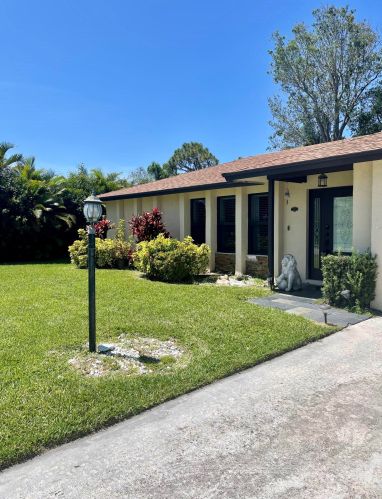 2602 Doral Way, West Palm Beach, FL 33407-1323