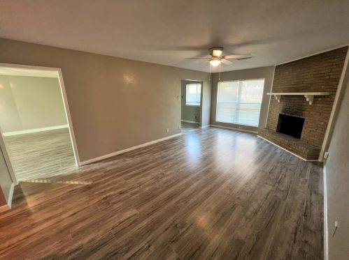 2121 Spanish Trl, Irving TX  75060-7342 exterior