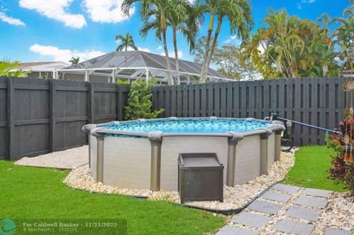 8421 17 Ct, Hollywood FL 33028 exterior