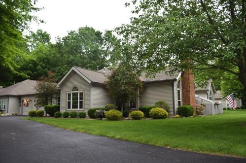 21 Stone Ridge Blvd, Hermitage, PA 16148-9172