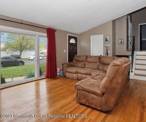 62 Annapolis Dr, Hazlet NJ  07730-2354 exterior