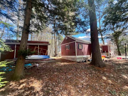 47 Elm St, Northwood, NH 03261-3909