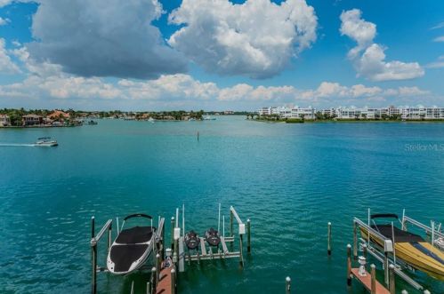 8707 Boca Ciega Dr, Saint Petersburg, FL 33706-1422