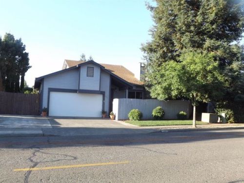 609 Empire Dr, Ukiah, CA 95482-7257