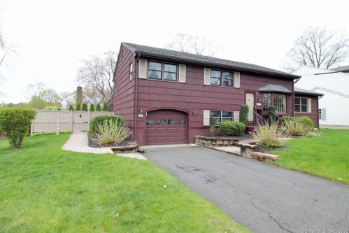 11 Liandina Rd, Wallingford, CT 06492-4904