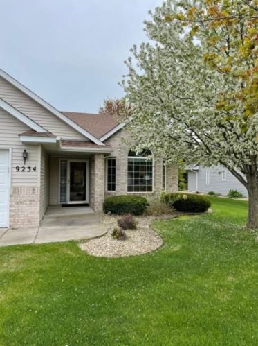 9234 Dunbar Knoll Cir, Minneapolis, MN 55443-1750