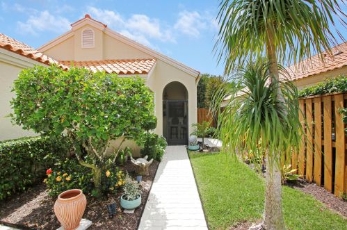 2532 La Cristal Cir, West Palm Beach, FL 33410-1452
