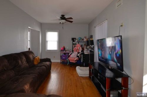 195 Oak St, Teaneck NJ  07666-3848 exterior