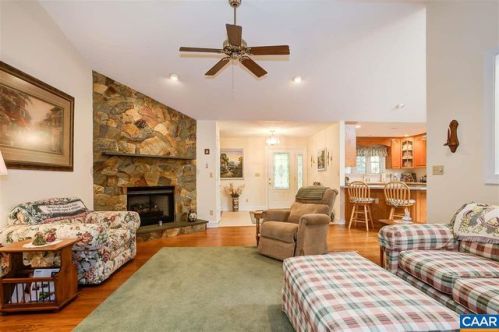 37 Cliftwood Rd, Bybee, VA 22963-2770