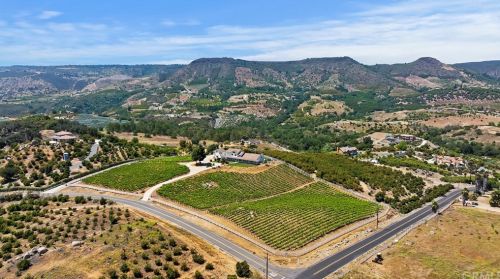 23920 La Vella Rd, Temecula CA  92590-3944 exterior