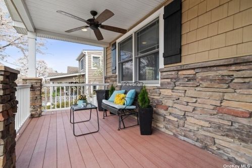 55 Singworth St, Muttontown, NY 11771-3705