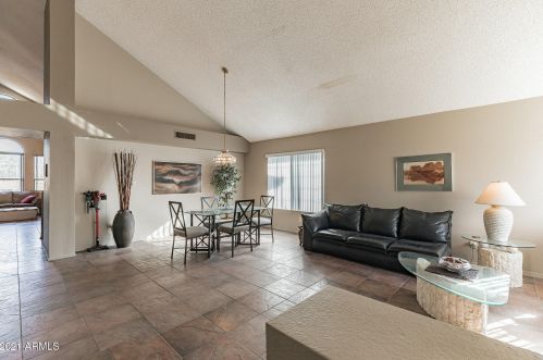 6904 Morrow Dr, Glendale AZ  85308-5850 exterior