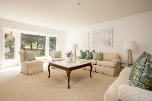 30 Brodwood Dr, Stamford, CT 06902-1732