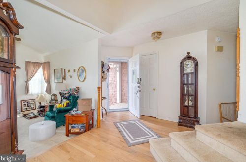 541 Oakland Ter, Charles Town, WV 25414-4855
