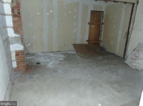 950 Pne St, Camden NJ  08103-2519 exterior