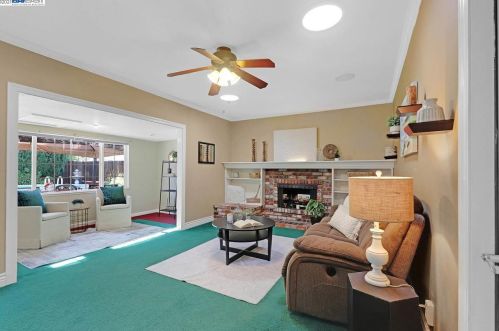988 Hanover St, Livermore, CA 94551-1556
