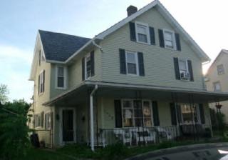 1328 Main St, Northampton, PA 18067-1612