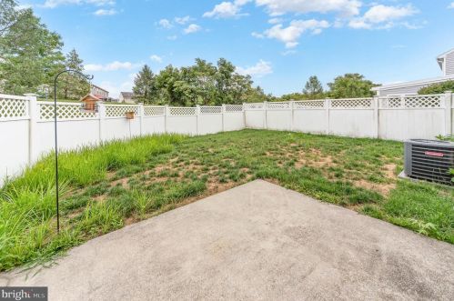 132 Peregrine Ln, Hummelstown PA  17036-8845 exterior