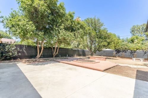 6930 Colbath Ave, Van Nuys CA  91405-4103 exterior