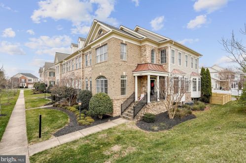18989 Rossback Ter, Leesburg, VA 20176-8464