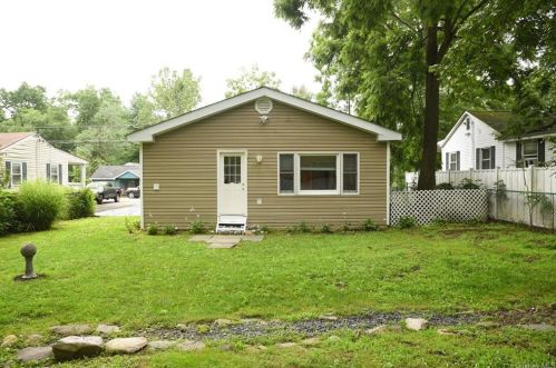 56 Floradan Rd, Tompkins Corners NY  10579-3032 exterior