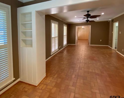 35 Rambling Rd, Palestine, TX 75801-4661