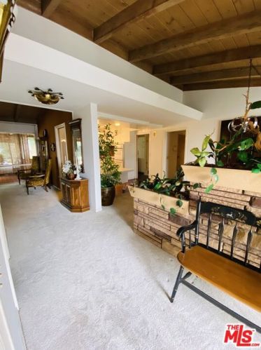 557 Loma Alta Dr, Altadena, CA 91001-3843