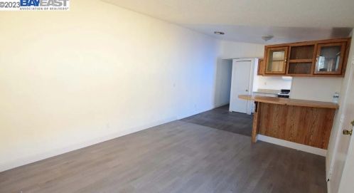 1501 57th Ave, Oakland CA  94621-4242 exterior