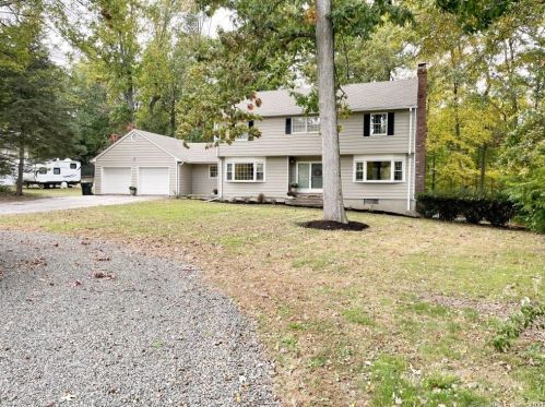 161 Scott Rd, Waterbury, CT 06705-3204