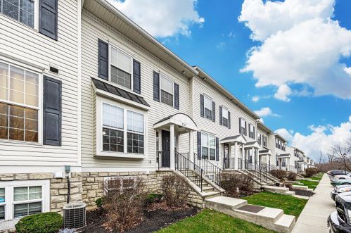 8265 Catalpa Ridge Dr, Blacklick, OH 43004-8280