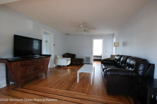 26 Berger Ave, Oakhurst NJ  07755-1701 exterior