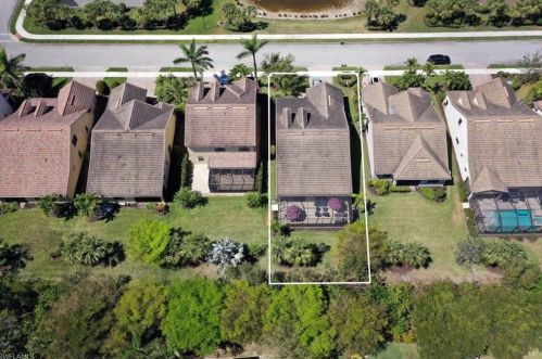 16157 Camden Lakes Cir, Naples FL  34110-2880 exterior
