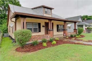1814 Knowles St, Nashville, TN 37208-2439