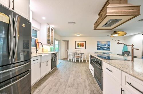 3131 Calusa Ave, Naples, FL 34112-4827