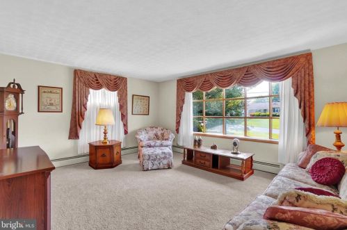 4469 Walters Hatchery Rd, Spring Grove, PA 17362-7843