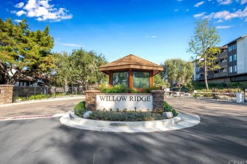 2516 Willow St, Long Beach, CA 90755-6325