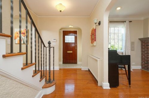 33 Verdun Ave, New Rochelle, NY 10804-2214