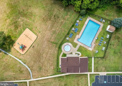 492 Devon Ct, Downingtown PA  19335-4221 exterior