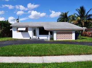 6421 Harding St, Hollywood, FL 33024-4104