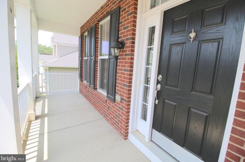 5626 Minnie Ct, Woodbridge, VA 22193-3192