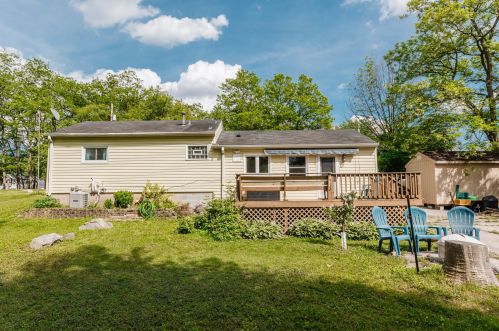 2404 River Rd, Waterford WI  53185-5071 exterior