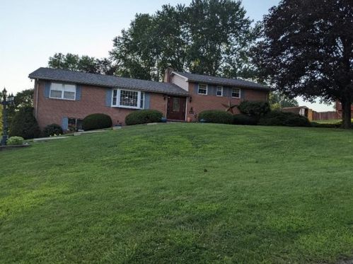 135 Overlook Dr, Beaver Falls, PA 15010-5119