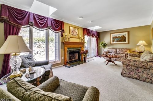 48 Edgefield Dr, Greystone Park NJ  07950-1975 exterior