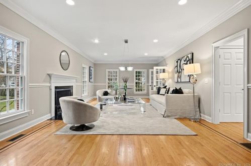 104 Long Lots Rd, Westport CT  06880-3920 exterior