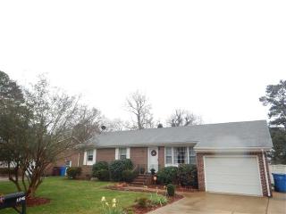 1202 Boxwood Dr, Chesapeake, VA 23323-5119