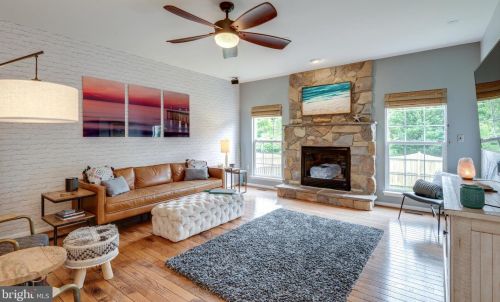 167 Alpine Dr, Leesburg VA 20175-6172 exterior