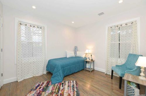 88 Bixley Heath, Lynbrook NY  11563-3138 exterior