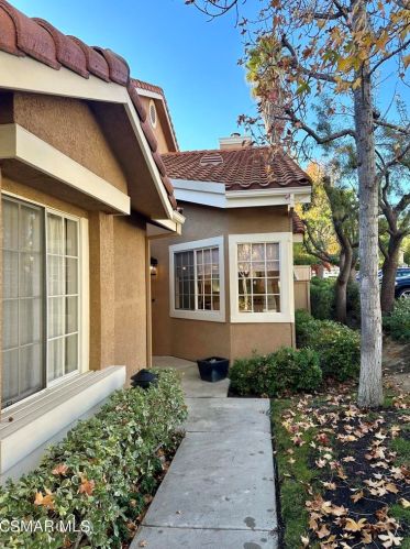 4895 Martona Dr, Calabasas CA  91377-5566 exterior