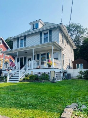 4 Bonnell St, Middletown, NY 10940-5608